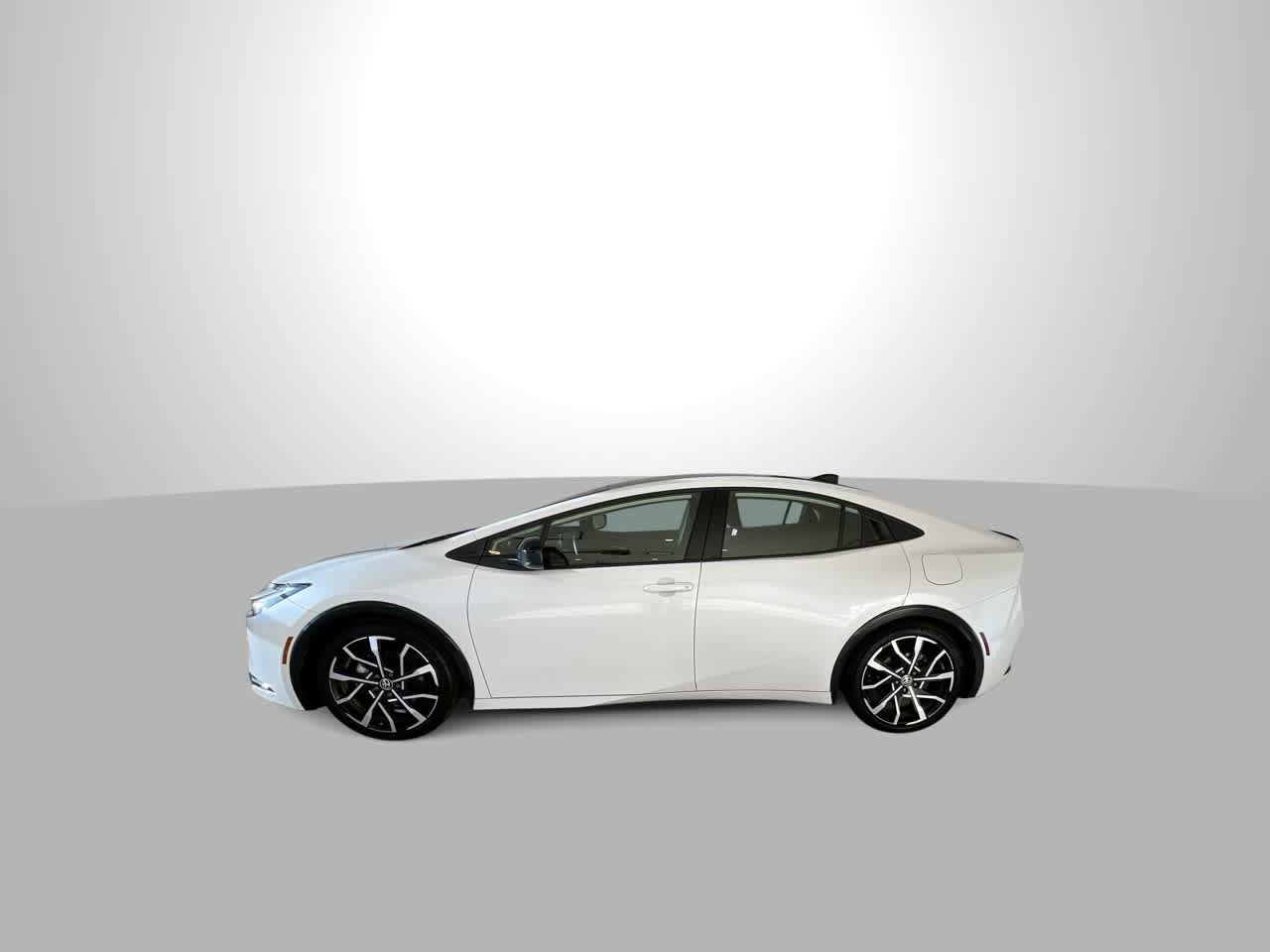 Used 2026 Toyota Prius Plug-In Hybrid FWD image 5