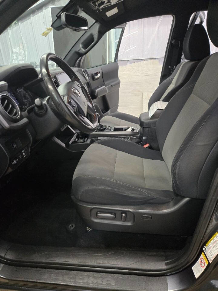 Used 2020 Toyota Tacoma TRD Off-Road w/ Technology Package AWD/4WD image 34