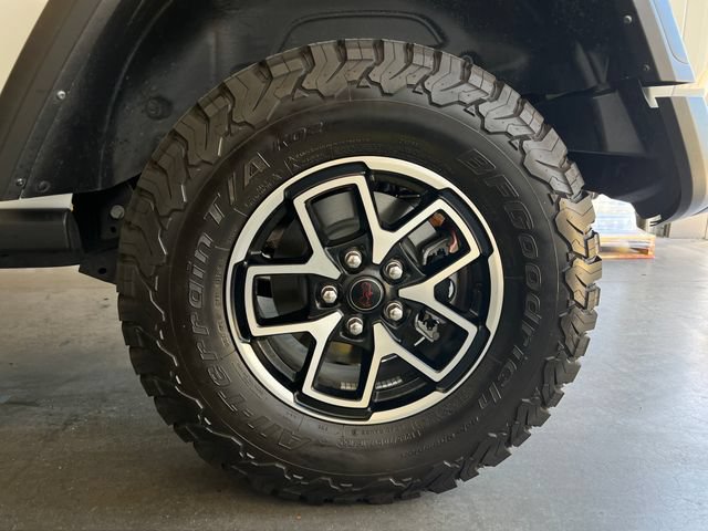 Used 2025 Jeep Wrangler Unlimited Rubicon w/ Safety Group AWD/4WD image 10