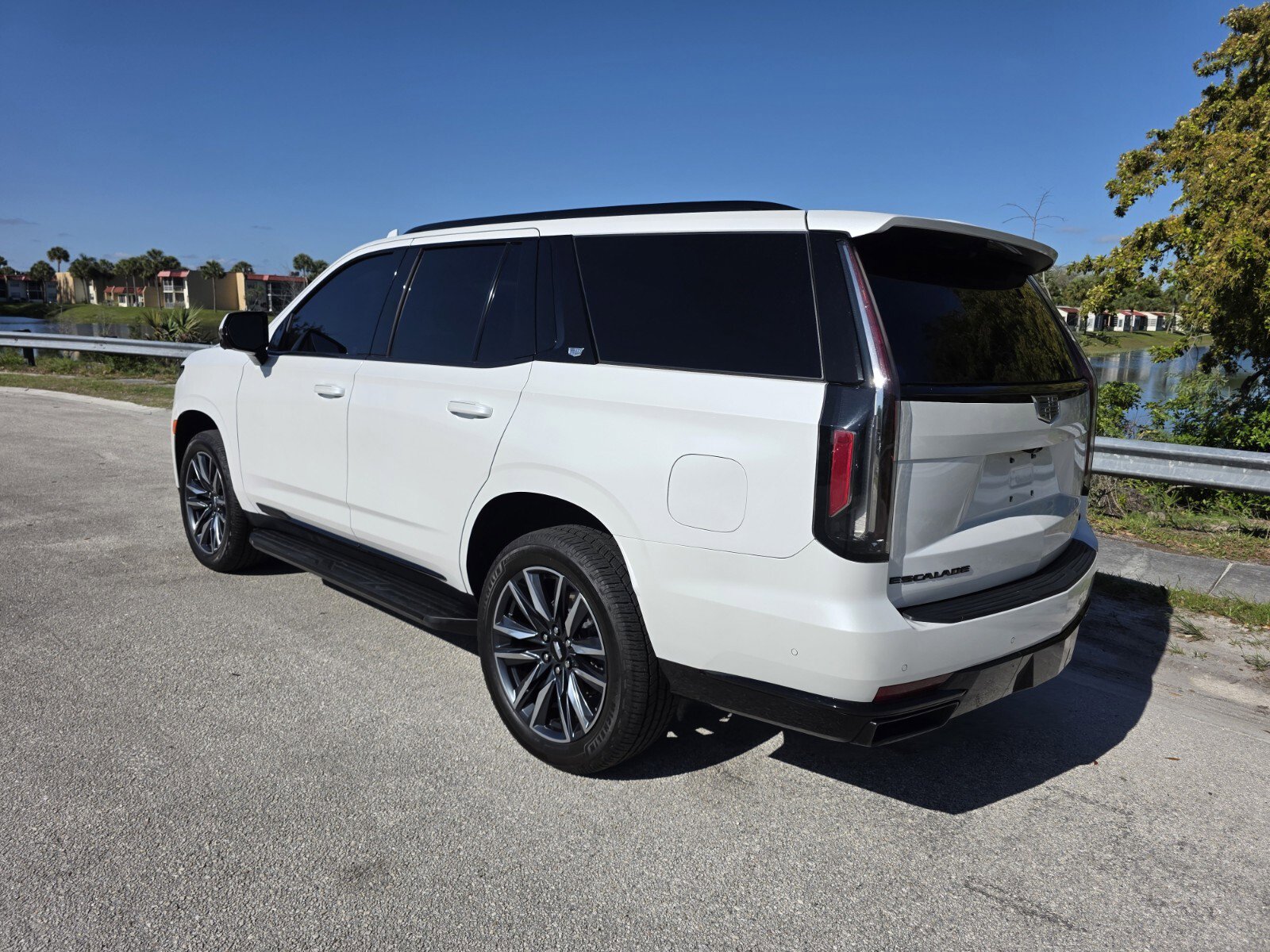 Used 2022 Cadillac Escalade Sport Platinum RWD video 2