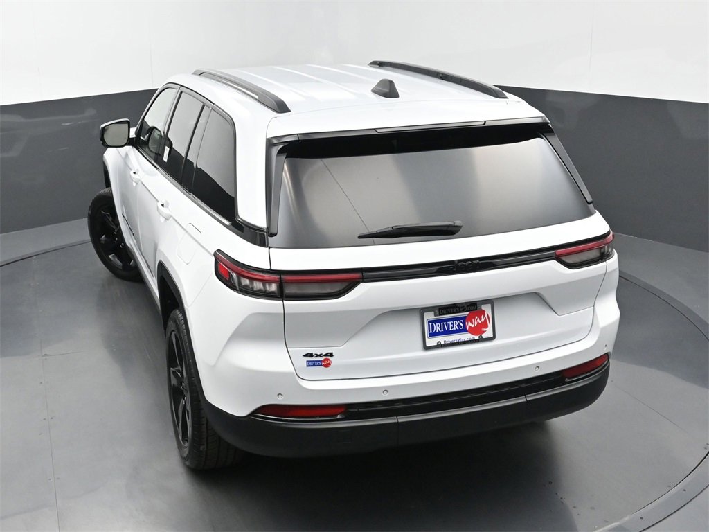 Used 2022 Jeep Grand Cherokee Altitude image 36