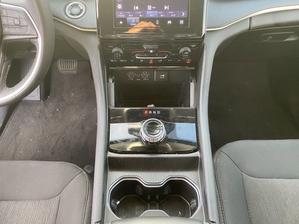 Used 2024 Jeep Grand Cherokee Laredo image 22