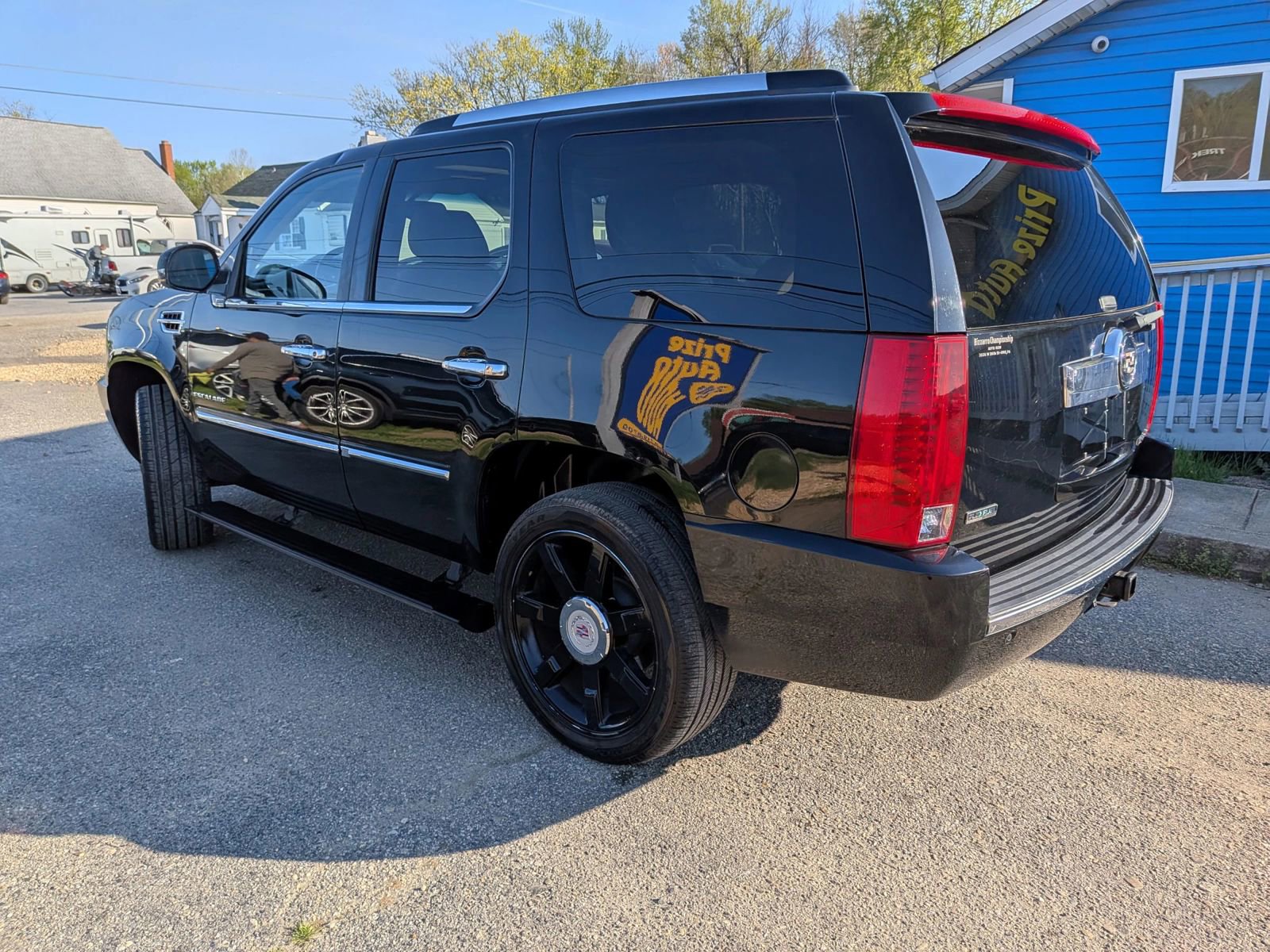 Used 2011 Cadillac Escalade Premium image 4