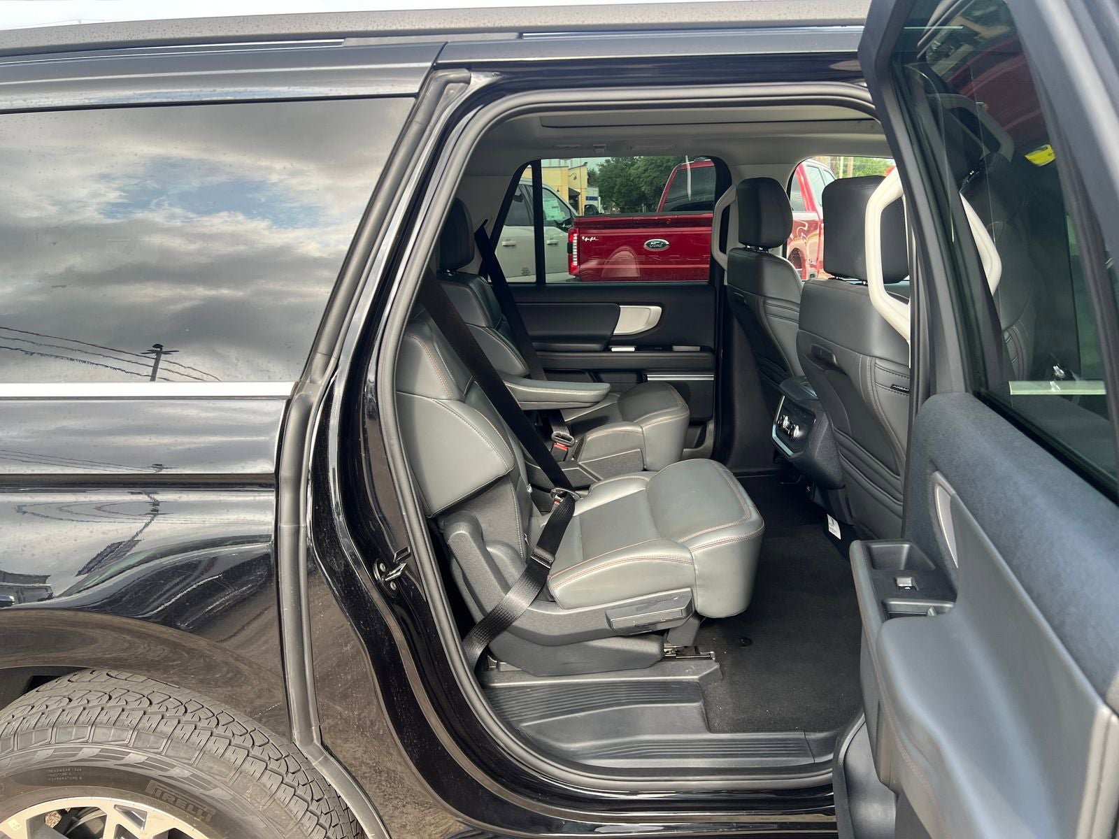 Used 2025 Ford Expedition Max Active AWD/4WD image 11