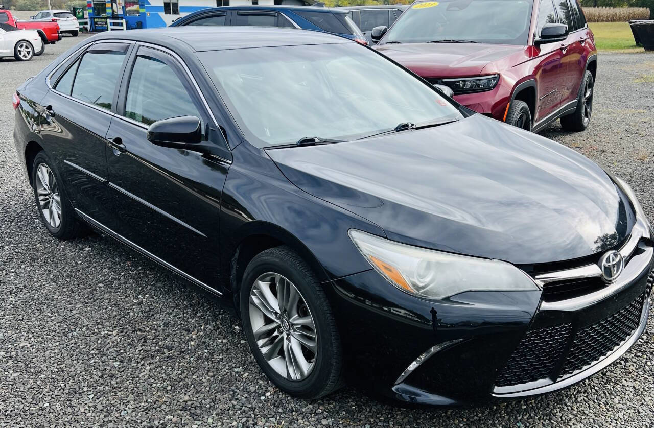 Used 2017 Toyota Camry SE image 1