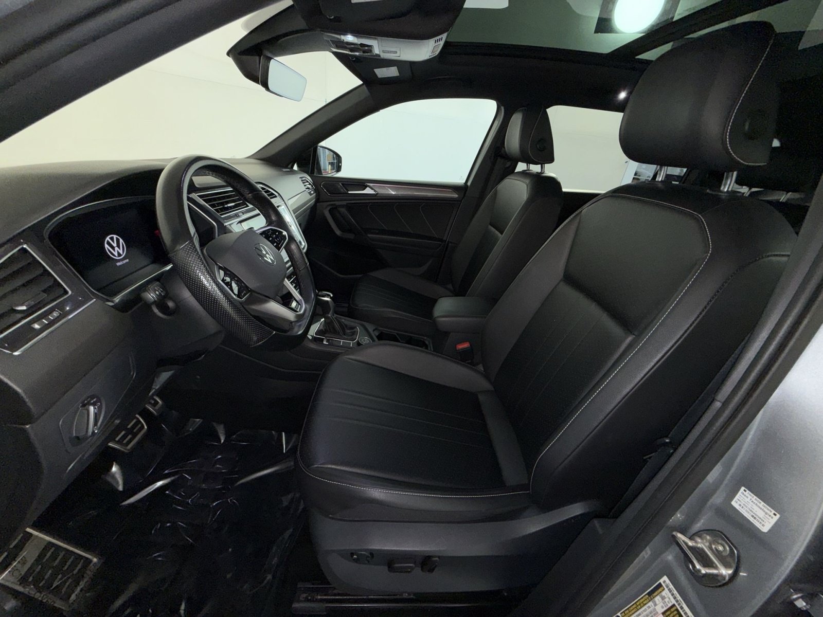 Used 2022 Volkswagen Tiguan SE R-Line AWD/4WD image 13
