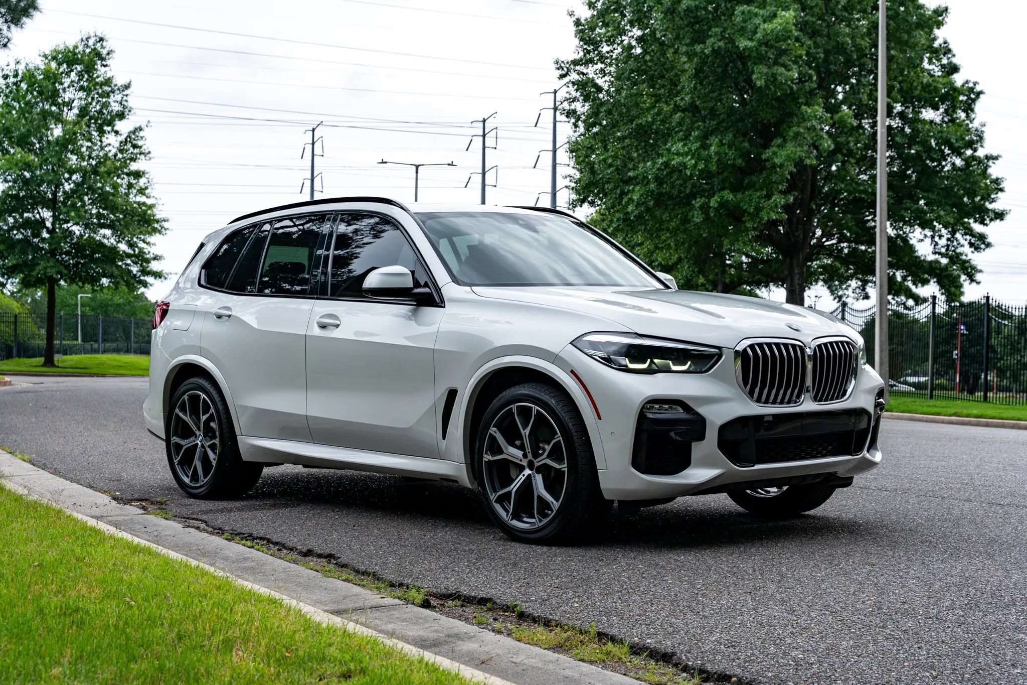 Used 2019 BMW X5 xDrive40i w/ M Sport Package AWD/4WD image 4