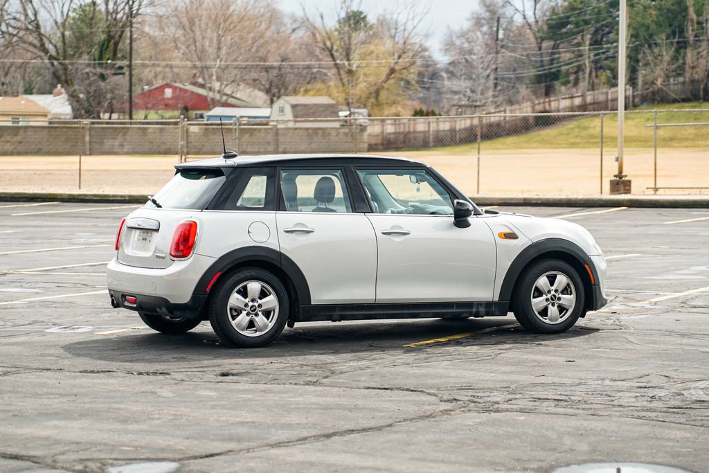 Used 2016 MINI Cooper 4-Door Hardtop image 5