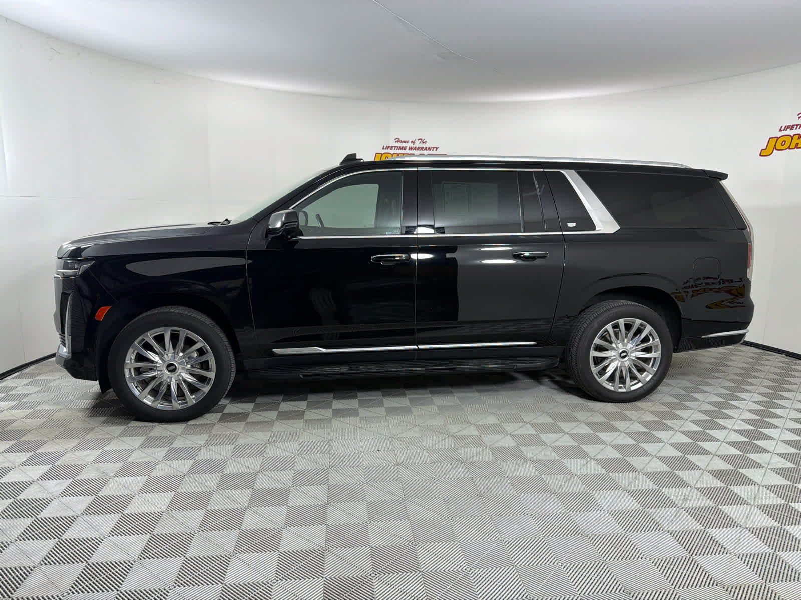 Used 2021 Cadillac Escalade ESV Premium Luxury RWD image 2