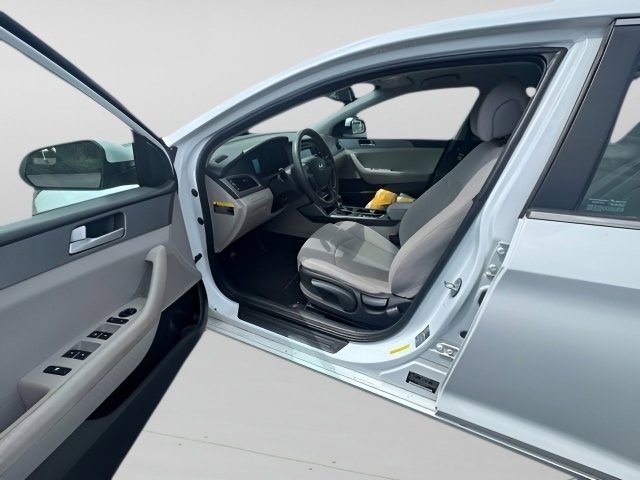 Used 2017 Hyundai Sonata SE FWD image 16