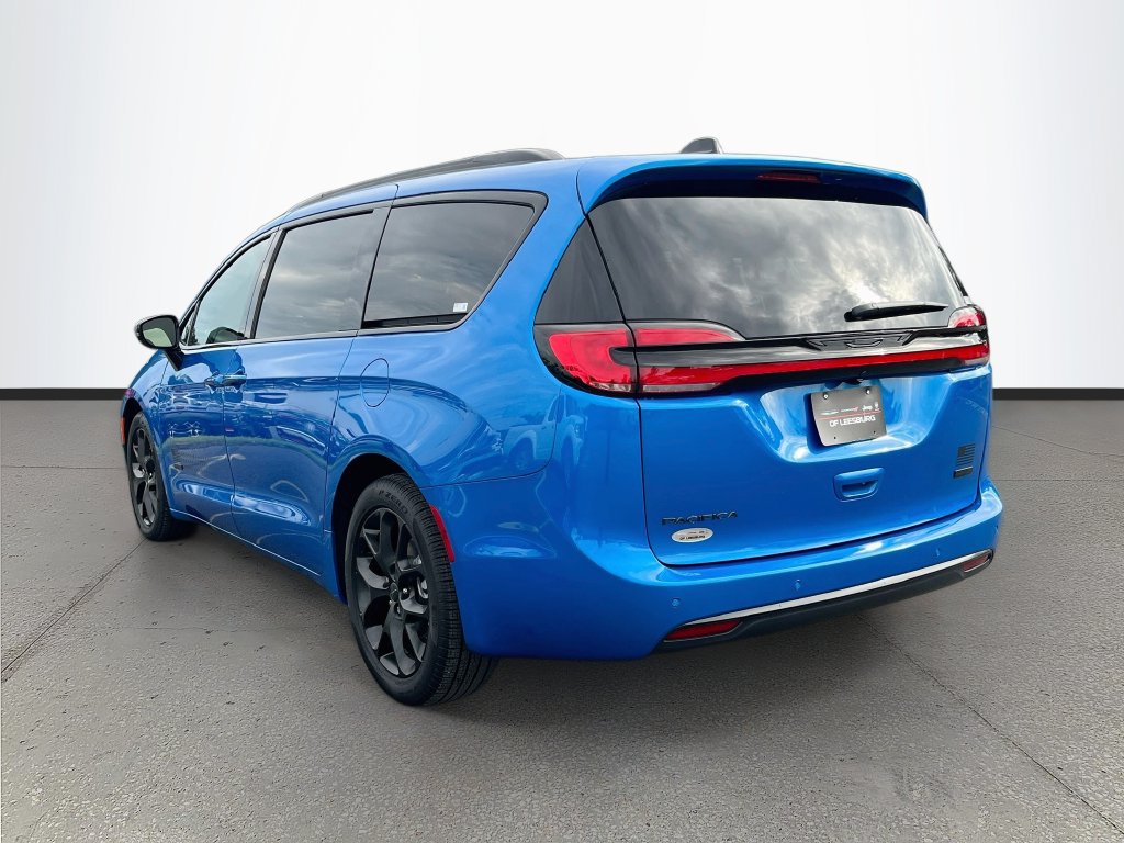 New 2027 Chrysler Pacifica Select FWD image 5