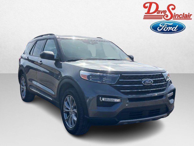 Used 2022 Ford Explorer XLT w/ Equipment Group 202A image 4