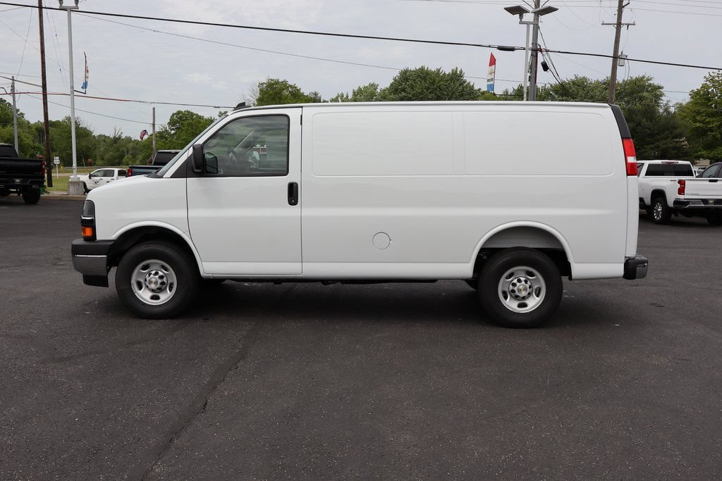 New 2025 Chevrolet Express 3500 w/ Chrome Appearance Package RWD image 19
