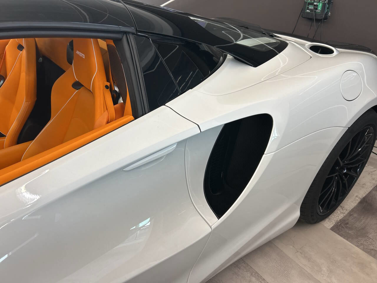 Used 2025 McLaren Artura Spider image 21