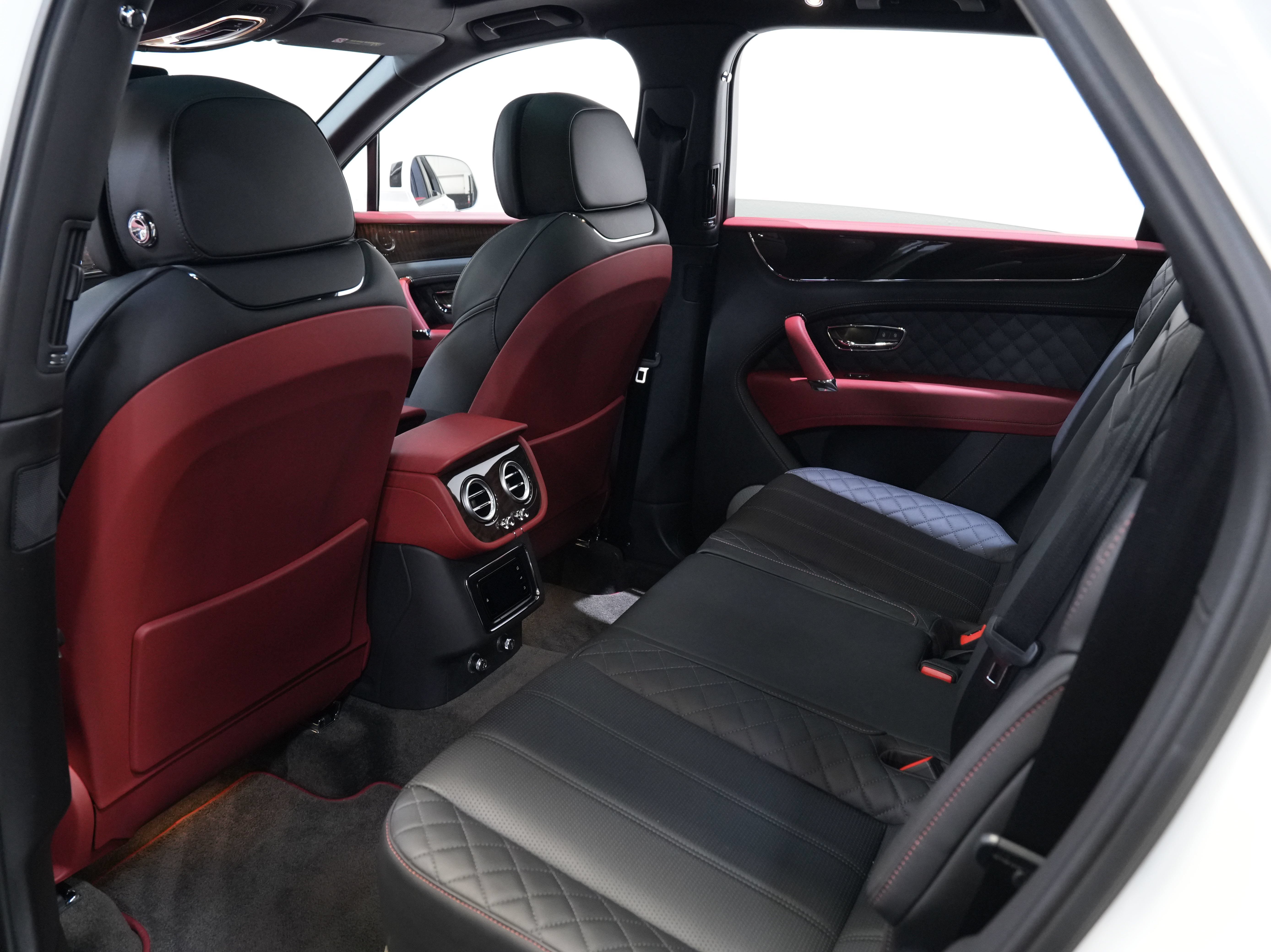 Used 2018 Bentley Bentayga AWD/4WD image 38