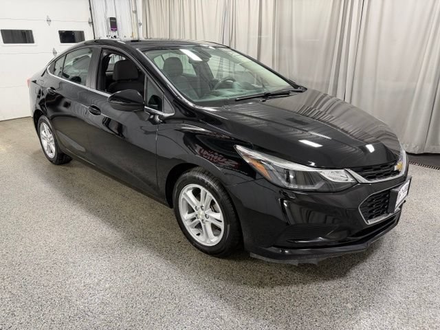 Used 2018 Chevrolet Cruze LT w/ Convenience Package FWD image 3