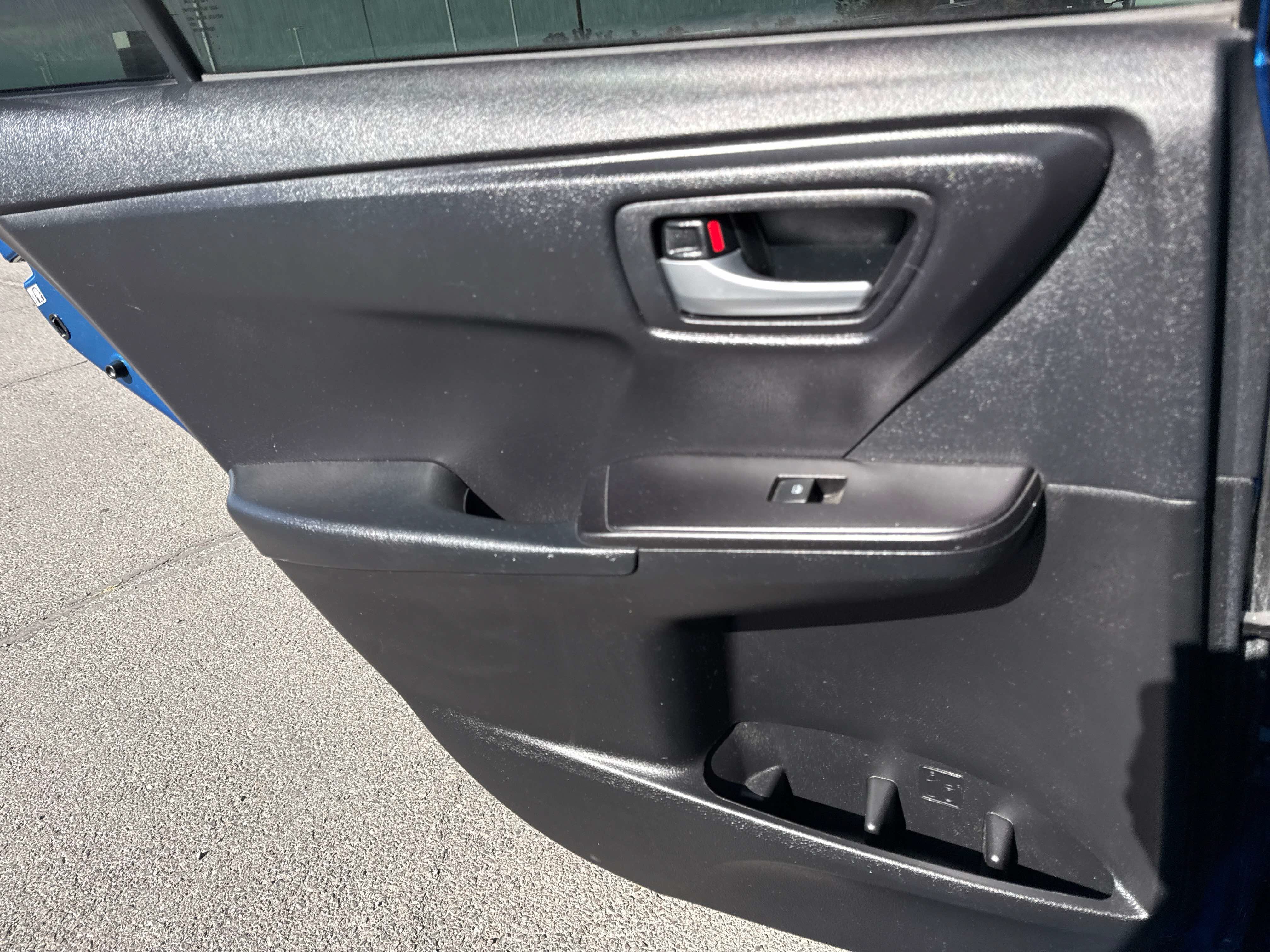 Used 2017 Toyota Camry SE w/ Protection Package (Q2) FWD image 15