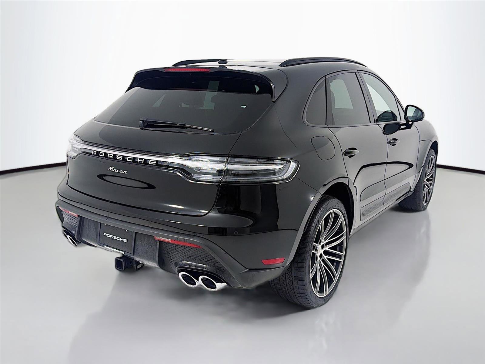 Certified 2023 Porsche Macan AWD/4WD image 27