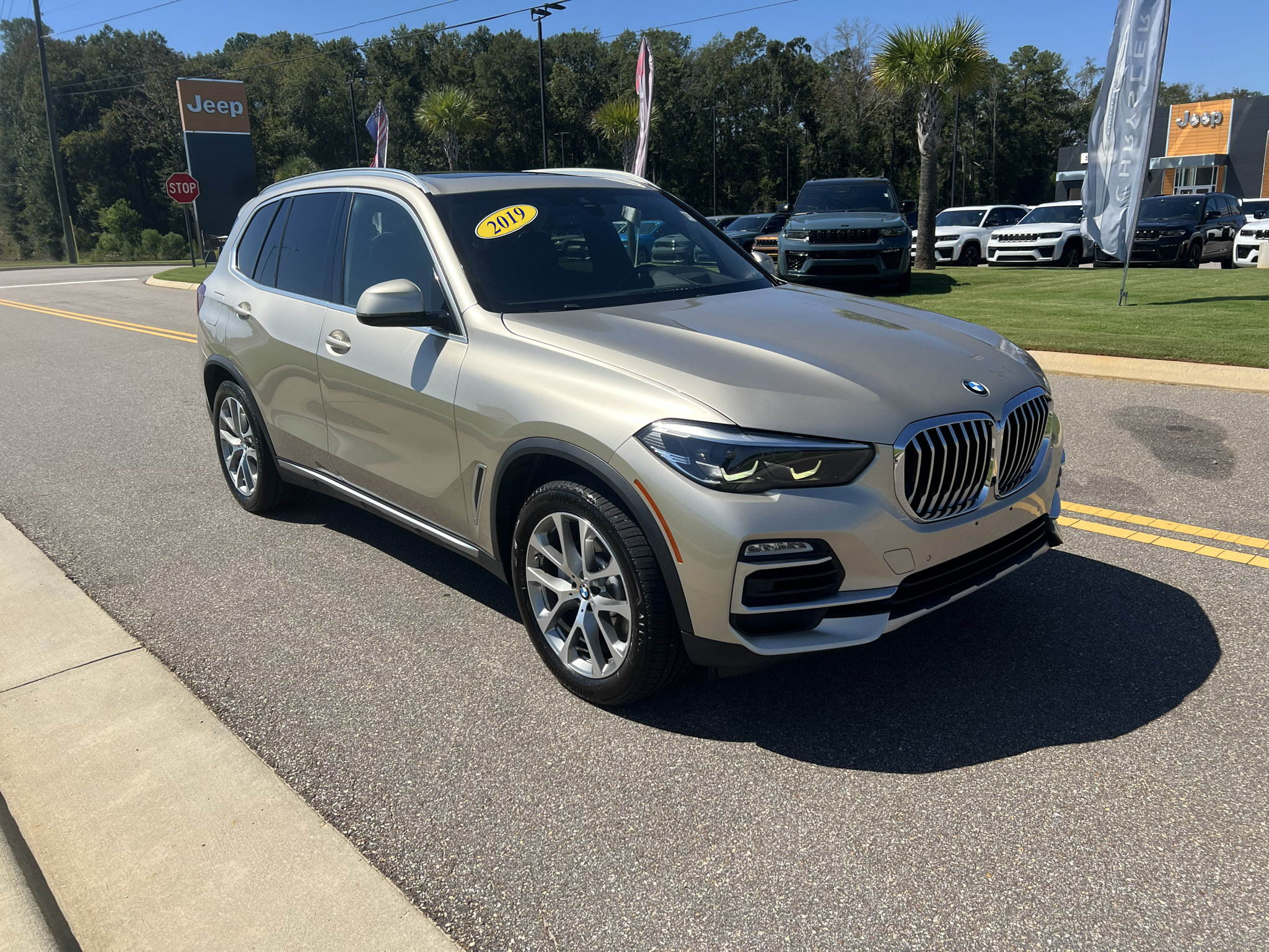 Used 2019 BMW X5 xDrive40i w/ Premium Package 2