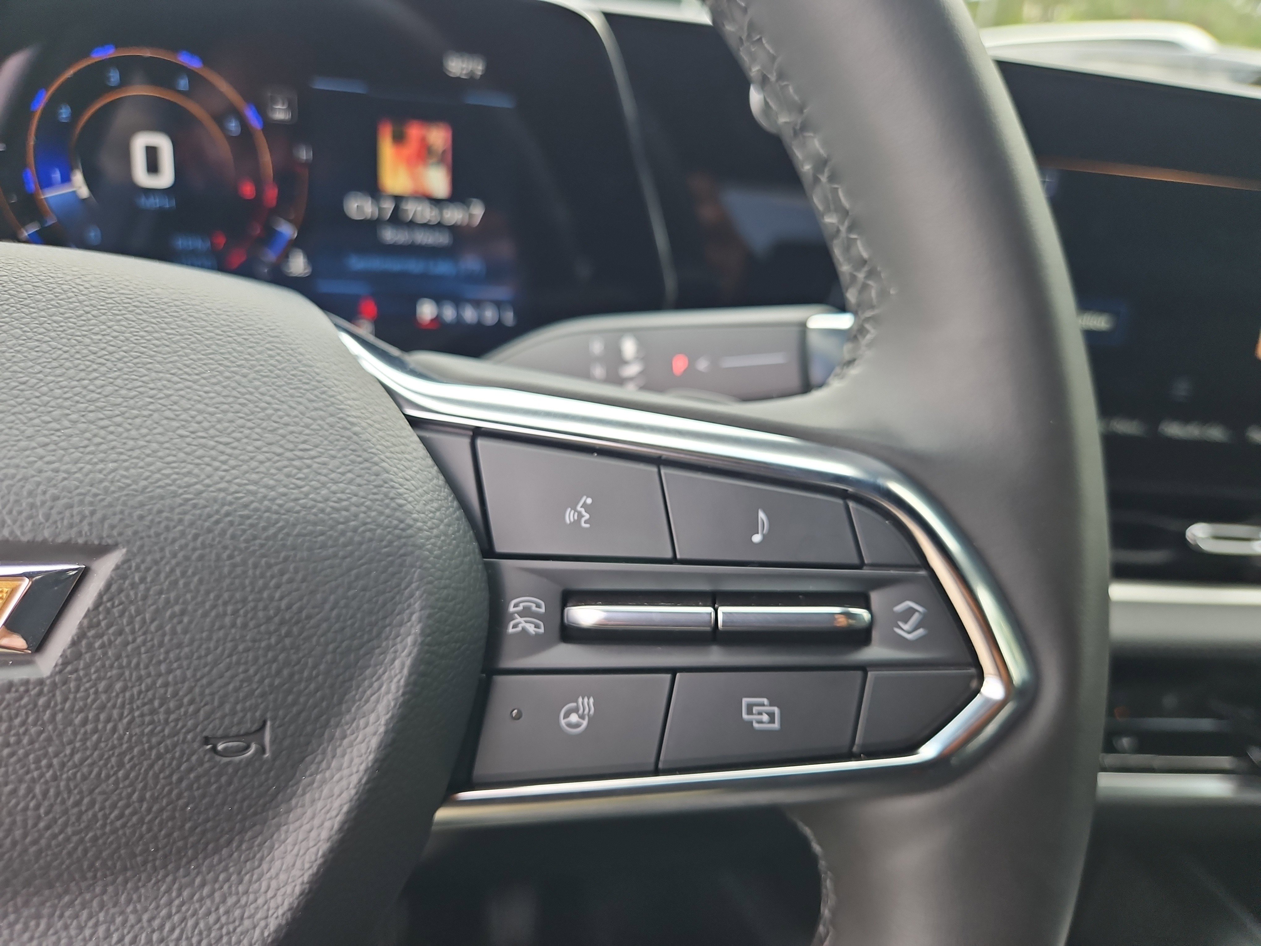 Used 2025 Chevrolet Equinox LT image 17