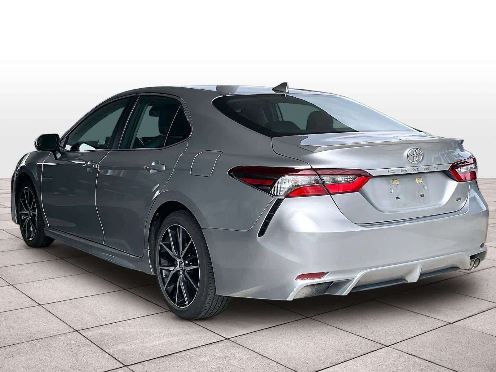 Used 2021 Toyota Camry SE FWD image 12