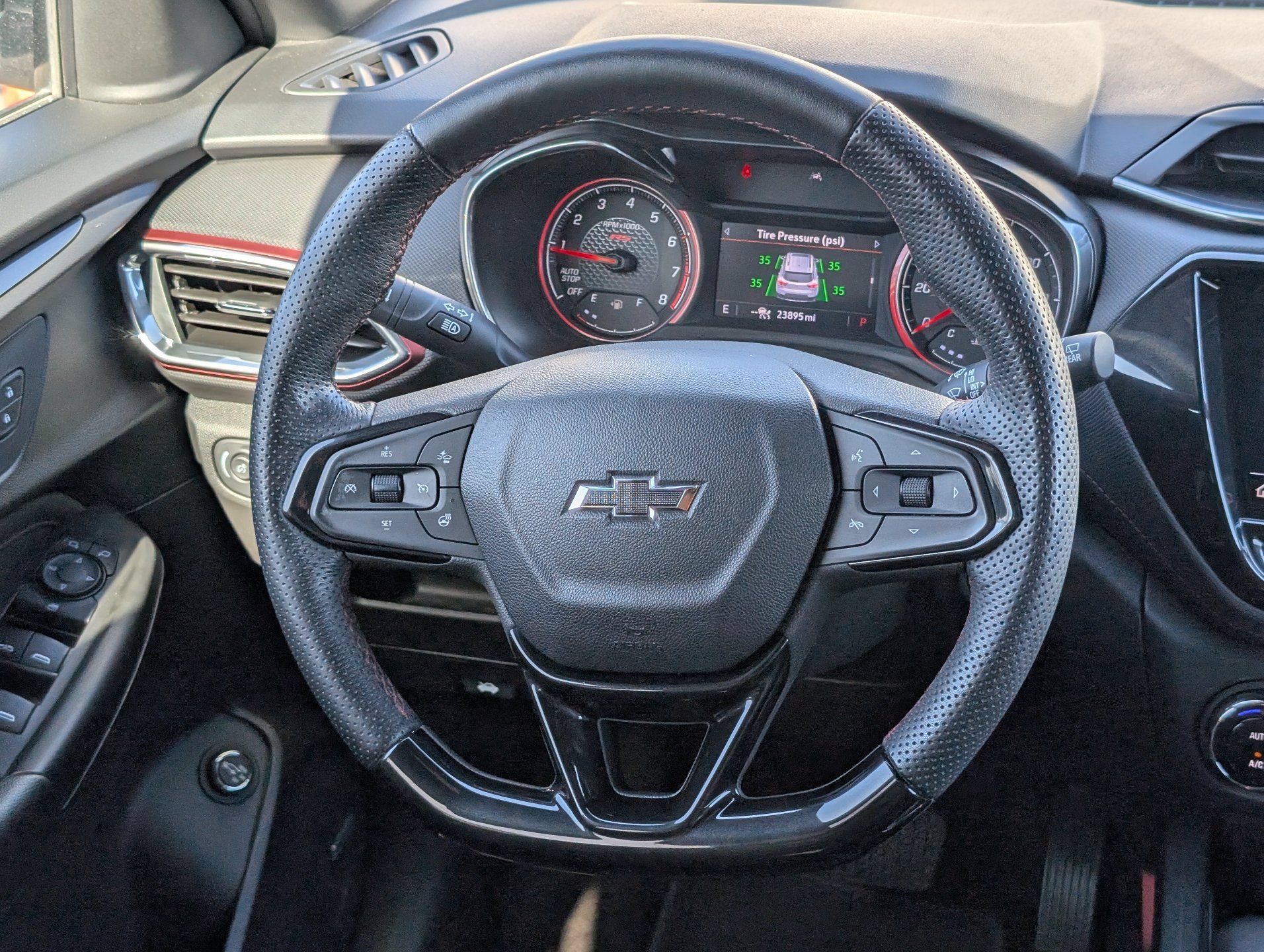 Used 2023 Chevrolet TrailBlazer RS w/ Sun and Liftgate Package FWD image 15