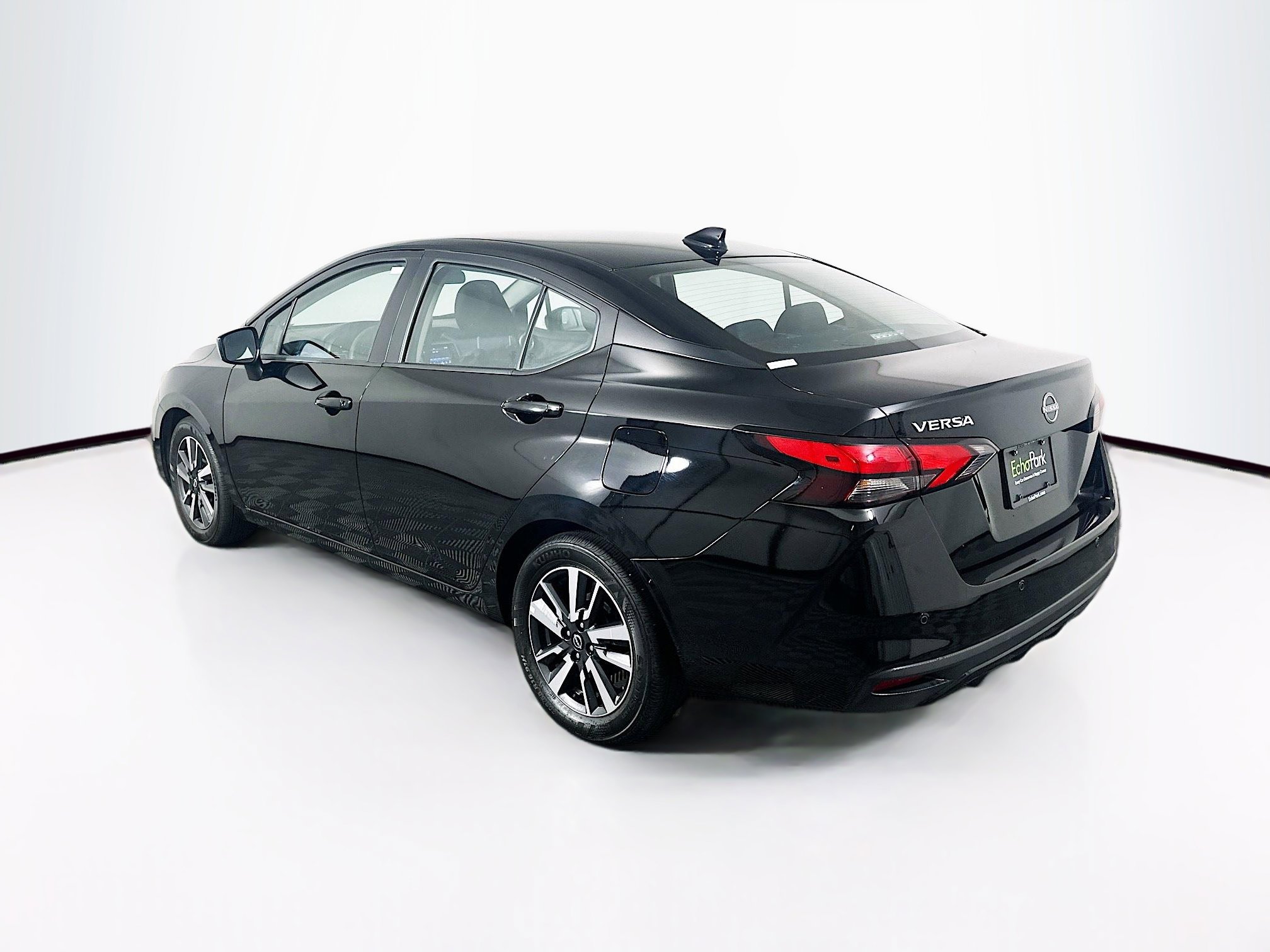 Used 2025 Nissan Versa SV image 5