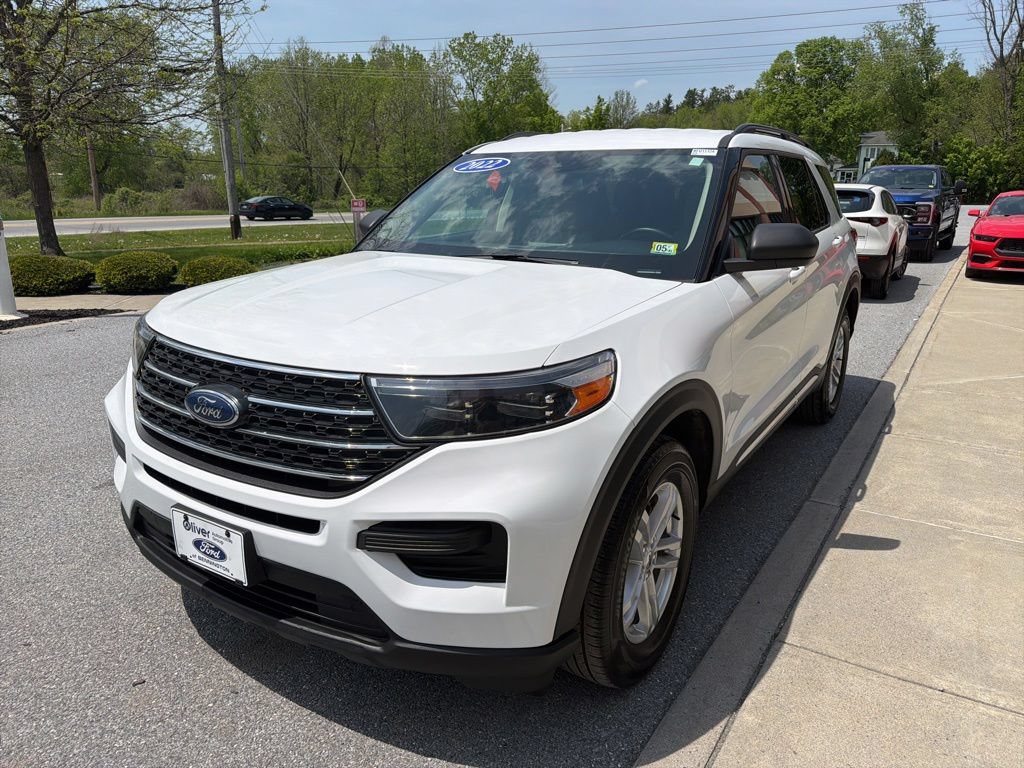 Used 2022 Ford Explorer XLT AWD/4WD image 3
