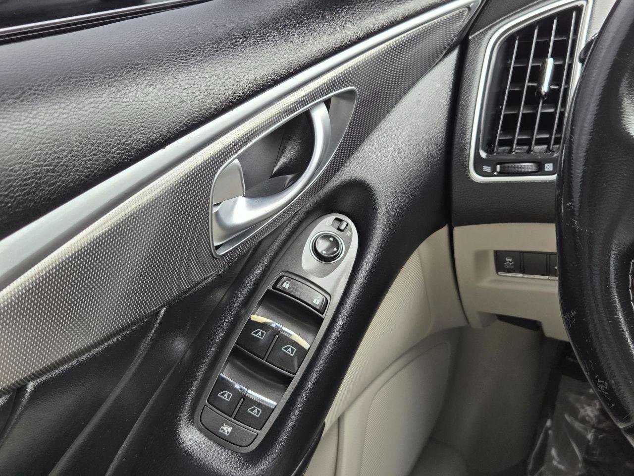 Used 2015 INFINITI Q50 w/ Moonroof Package RWD image 31