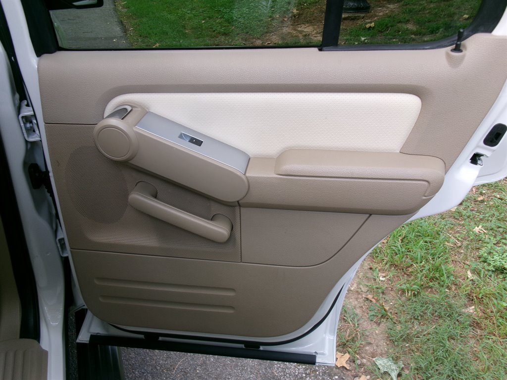 Used 2010 Mercury Mountaineer AWD image 25