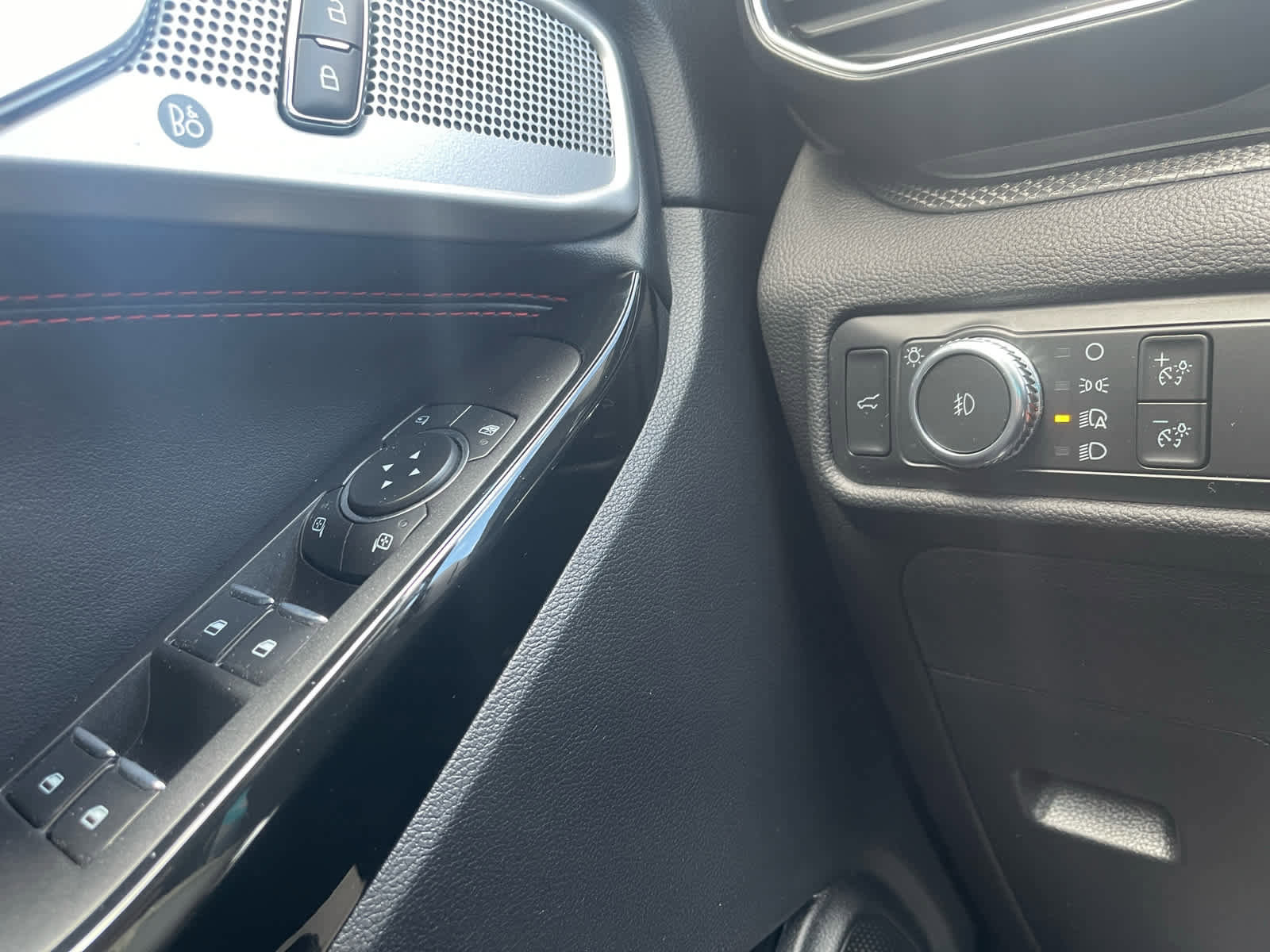 Used 2022 Ford Explorer ST-Line image 23