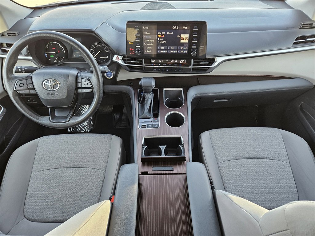 Used 2024 Toyota Sienna LE image 25