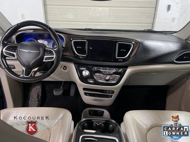 Used 2018 Chrysler Pacifica Touring-L Plus image 14