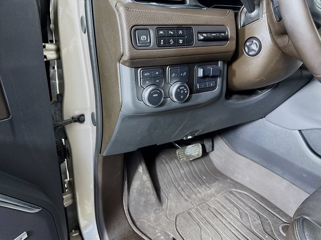Used 2024 GMC Yukon Denali w/ LPO, Floor Liner Package AWD/4WD image 10