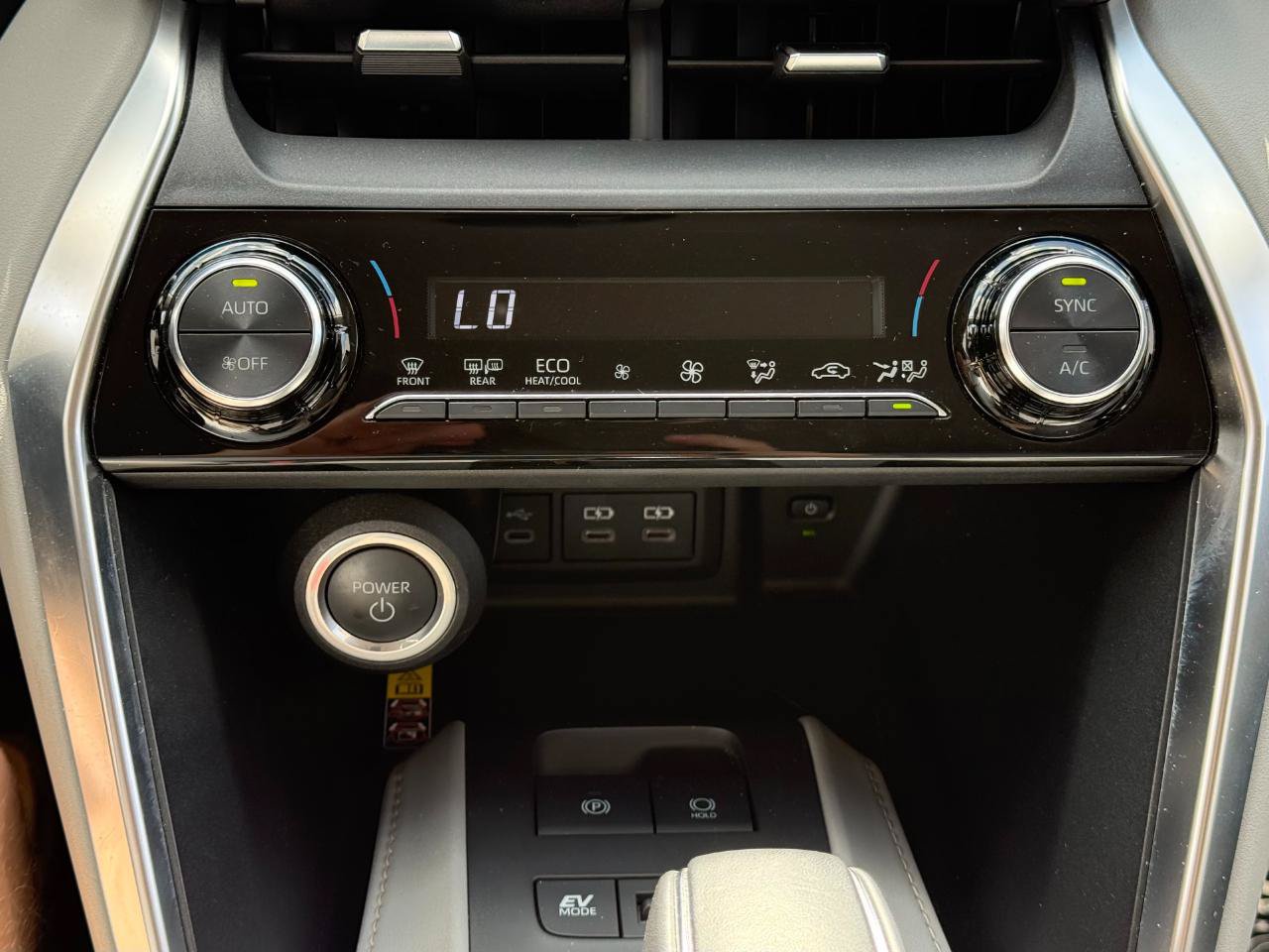 Used 2023 Toyota Venza LE AWD/4WD image 13