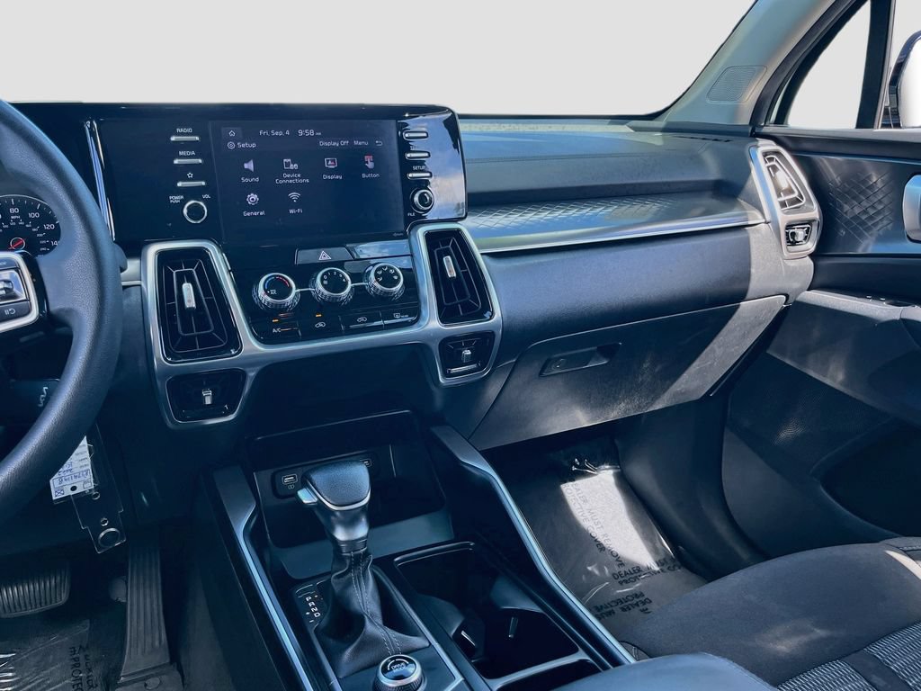 Used 2022 Kia Sorento LX FWD image 21