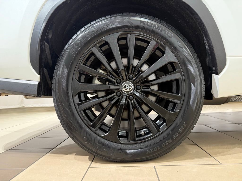 Used 2023 Toyota Highlander XSE AWD/4WD image 9