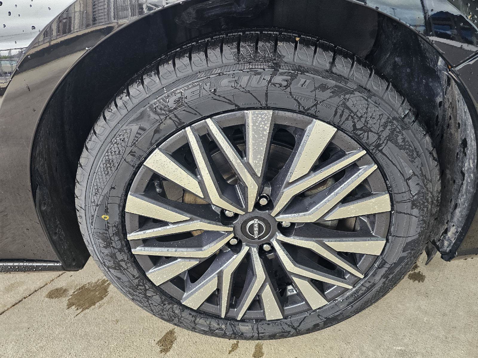 Used 2024 Nissan Altima 2.5 SV FWD image 9