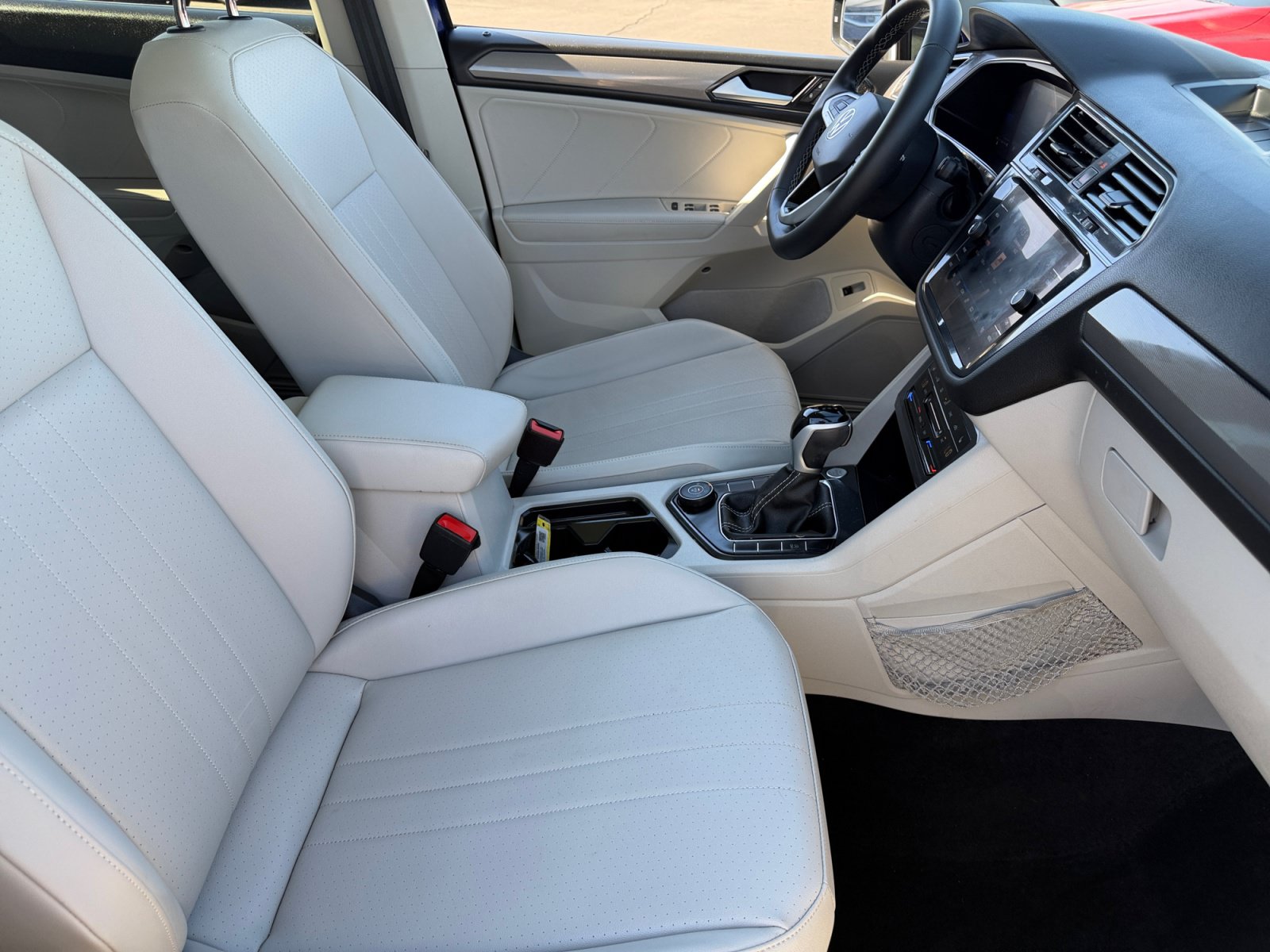 Used 2022 Volkswagen Tiguan SE w/ Panoramic Sunroof Package AWD/4WD image 18