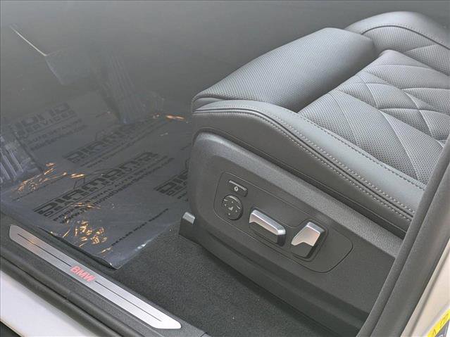 Used 2026 BMW X5 xDrive50e w/ Premium Package image 4