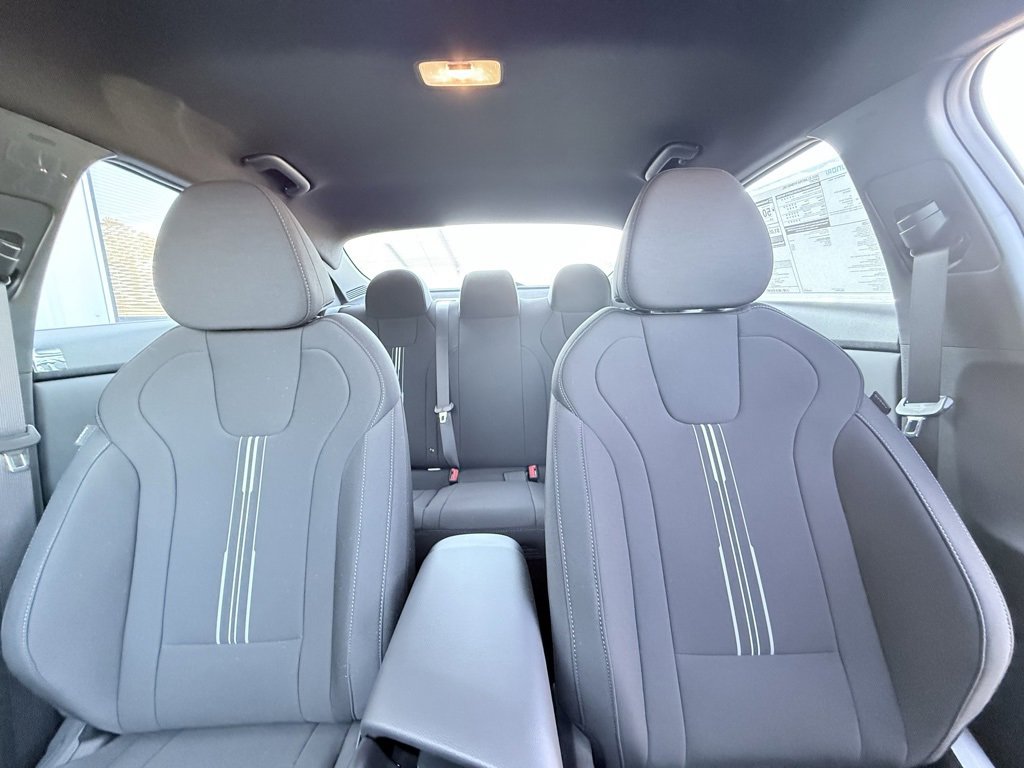New 2025 Hyundai Elantra SEL image 31