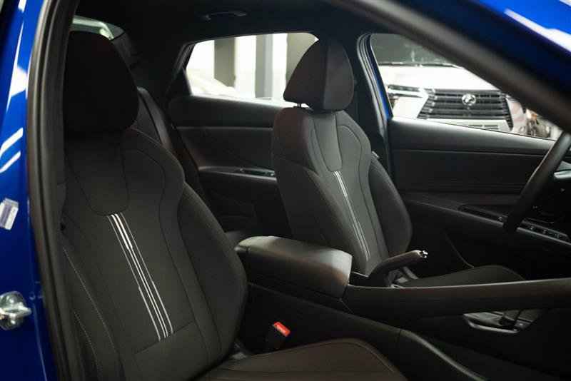 Used 2025 Hyundai Elantra Sport FWD image 14