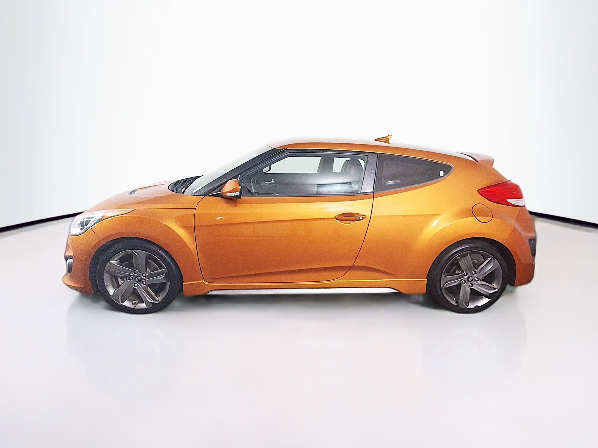 Used 2015 Hyundai Veloster Turbo FWD image 4