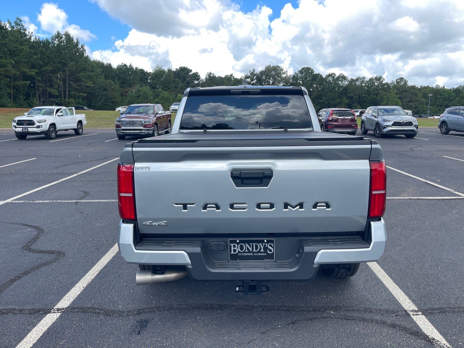 Used 2025 Toyota Tacoma SR5 AWD/4WD image 15