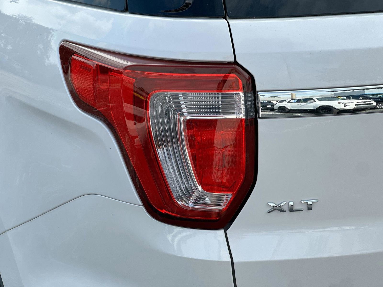 Used 2019 Ford Explorer XLT w/ Equipment Group 201A FWD image 7