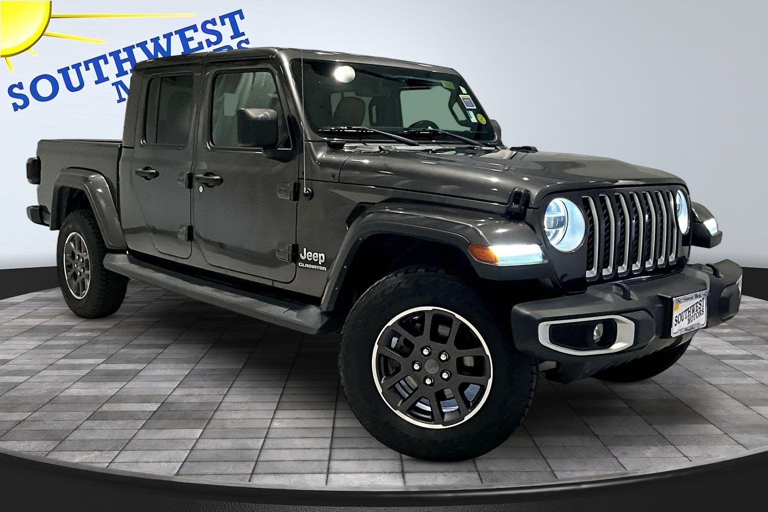 Used 2022 Jeep Gladiator Overland w/ Popular Equipment Package AWD/4WD image 3