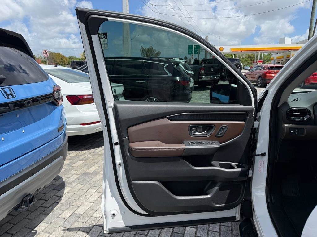 Used 2023 Honda Pilot Elite image 26