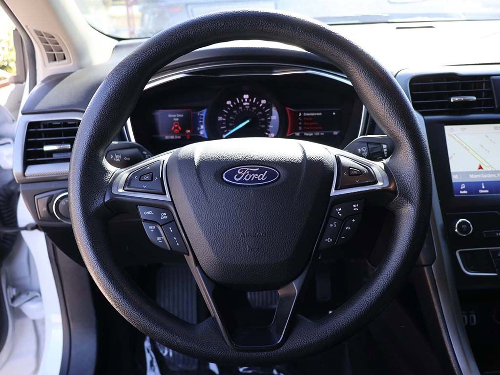 Used 2020 Ford Fusion SE image 39