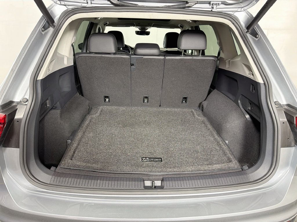Used 2020 Volkswagen Tiguan SEL AWD/4WD image 26