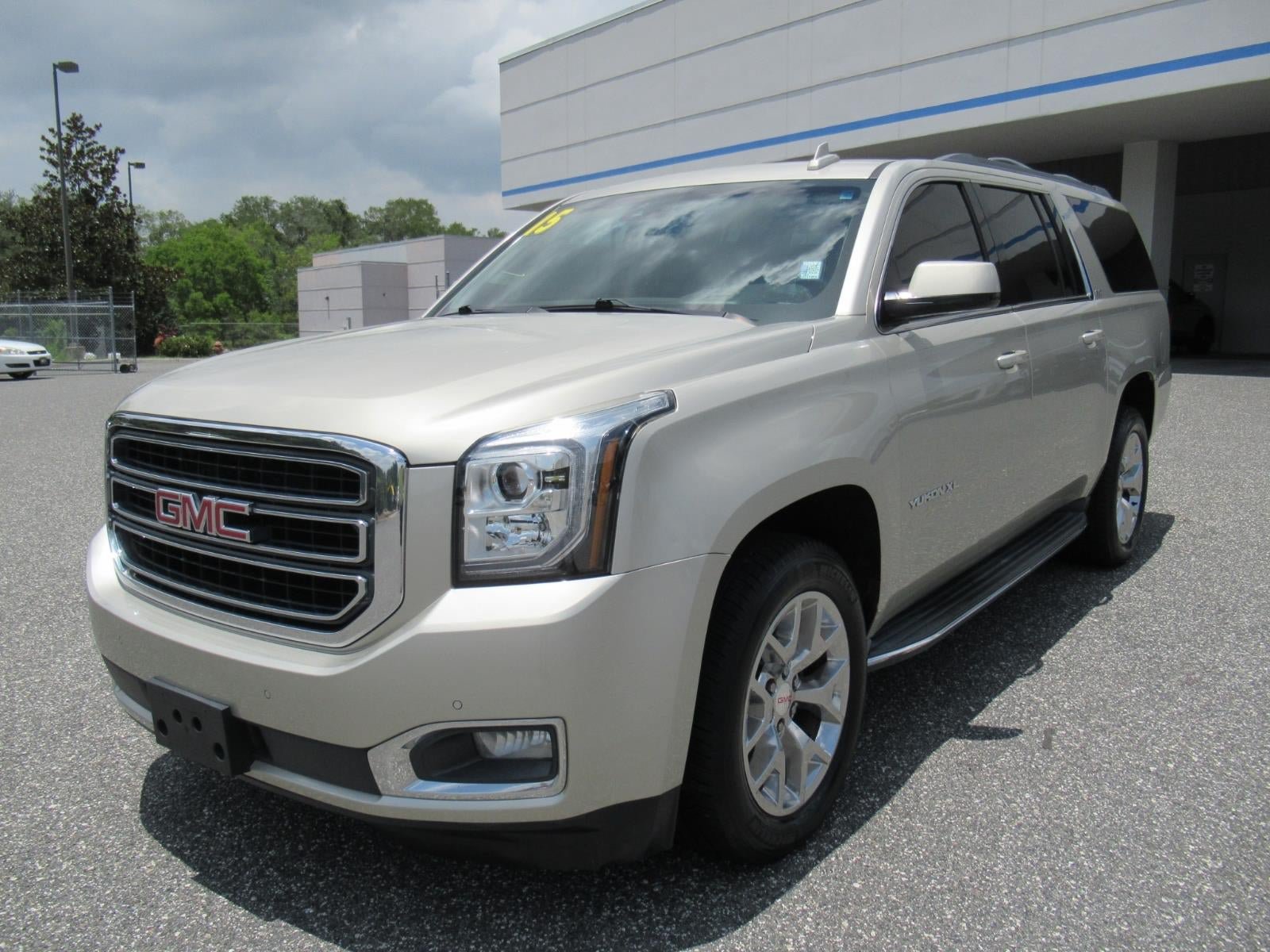 Used 2015 GMC Yukon XL SLT w/ HD Trailering Package RWD image 3